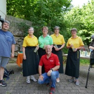 SWR zu Gast in Weiler bei den Gartenführerinnen Thema Holunder