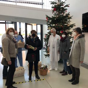 Weihnachtswichtel für die Mitarbeiter der Helfenstein Klinik in Geislingen