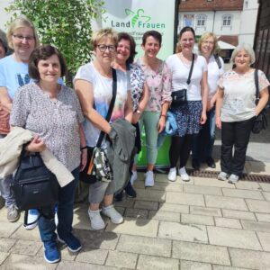 Landfrauen Unterböhringen besuchten die Wander Ausstellung in Uhingen