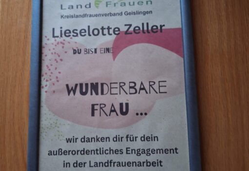 Ehrung für Frau Zeller beim Frauenfrühstück